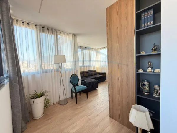 Tirane, shitet apartament 2+1+Ballkon Kati 8, 111 m² 340.000 € (Rruga e Elbasanit)