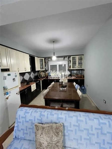 Tirane, jepet me qera shtepi 3+1 Kati 2, 120 m² 500 € (Vore)