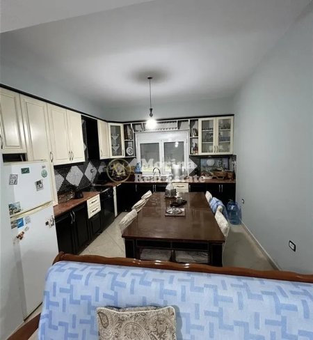 Tirane, jepet me qera shtepi 3+1 Kati 2, 120 m² 500 € (Vore)