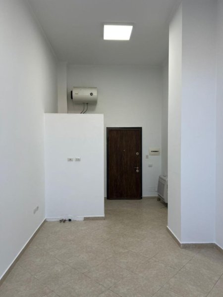 Tirane, jepet me qera zyre Kati 1, 26 m² 450 € (RRUGA E ELBASANIT)