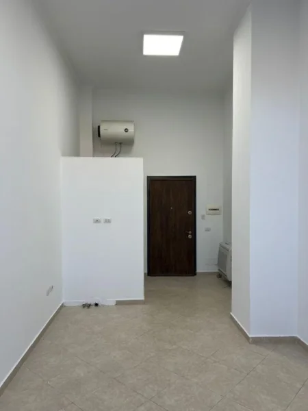 Tirane, jepet me qera zyre Kati 1, 26 m² 450 € (RRUGA E ELBASANIT)