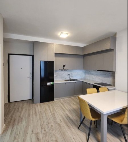 Tirane, jepet me qera apartament 1+1 Kati 5, 70 m² 730 € (KOMUNA E PARISIT)