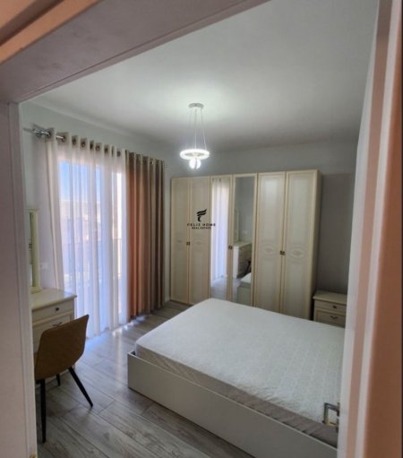 Tirane, jepet me qera apartament 1+1 Kati 5, 70 m² 730 € (KOMUNA E PARISIT)