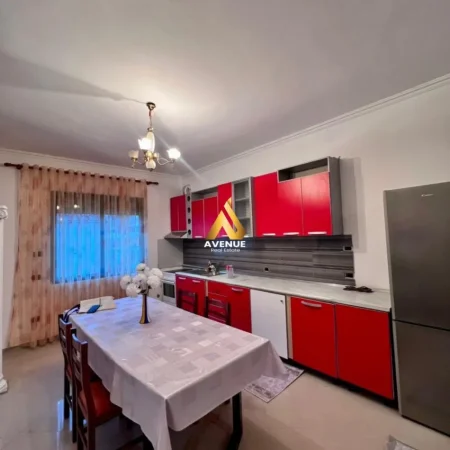 Tirane, jepet me qera Vile 2+1+Ballkon Kati 1, 90 m² 520 € (gjin gjergji)