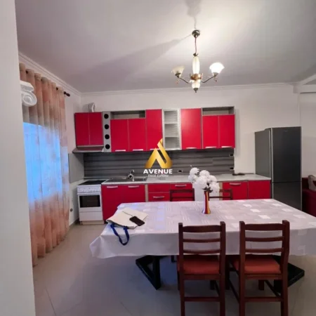 Tirane, jepet me qera Vile 2+1+Ballkon Kati 1, 90 m² 520 € (gjin gjergji)