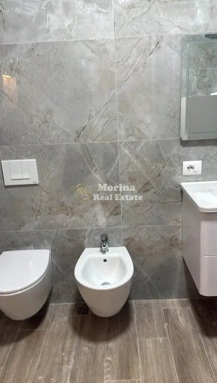 Tirane, jepet me qera apartament 1+1 Kati 8, 75 m² 700 € (Zogu i Zi)