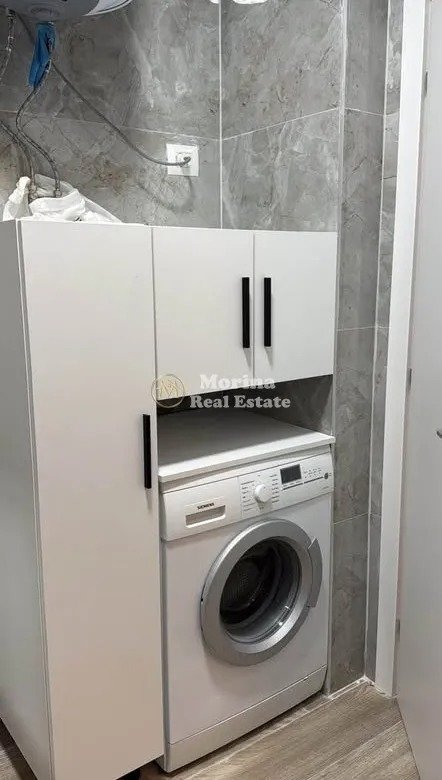 Tirane, jepet me qera apartament 1+1 Kati 8, 75 m² 700 € (Zogu i Zi)