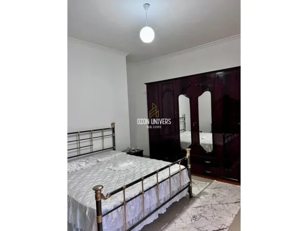 Tirane, jepet me qera apartament 2+1+Ballkon Kati 2, 110 m² 520 € (Selitë, Tiranë)
