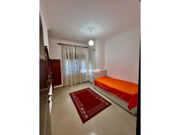 Tirane, jepet me qera apartament 2+1+Ballkon Kati 2, 110 m² 520 € (Selitë, Tiranë)