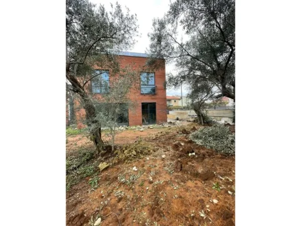 Tirane, shitet Vile 2 Katshe Kati 2, 225 m² 470.000 € (Farke)
