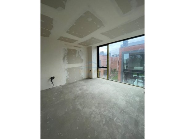 Tirane, shitet Vile 2 Katshe Kati 2, 225 m² 470.000 € (Farke)