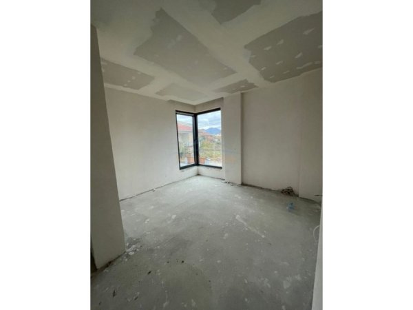 Tirane, shitet Vile 2 Katshe Kati 2, 225 m² 470.000 € (Farke)