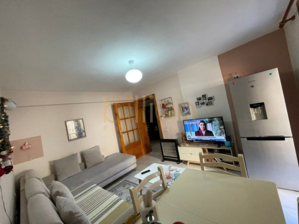 Tirane, shitet apartament 2+1+Ballkon , 352.000 € 