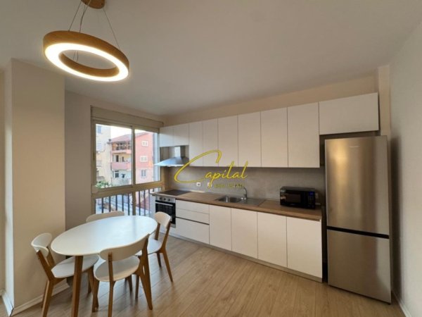 Tirane, jepet me qera apartament 1+1 Kati 5, 70 m² 700 € (RRUGA E KAVAJES)