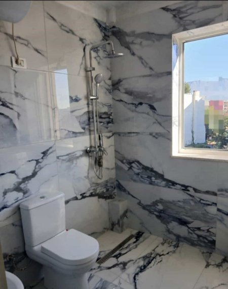 Tirane, jepet me qera apartament 1+1 Kati 6, 65 m² 500 € (Rruga e Dibres)