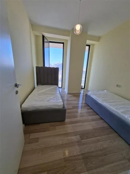 Tirane, jepet me qera apartament 2+1+Ballkon Kati 6, 94 m² 1.500 € (MINE PEZA)