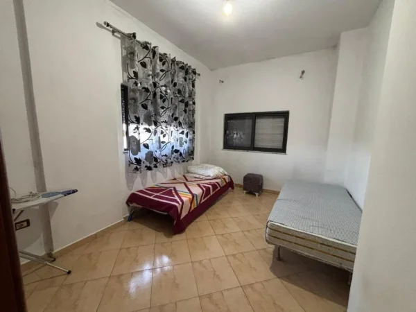 Tirane, jepet me qera apartament 2+1 Kati 1, 100 m² 500 € (Rruga Albanopoli)