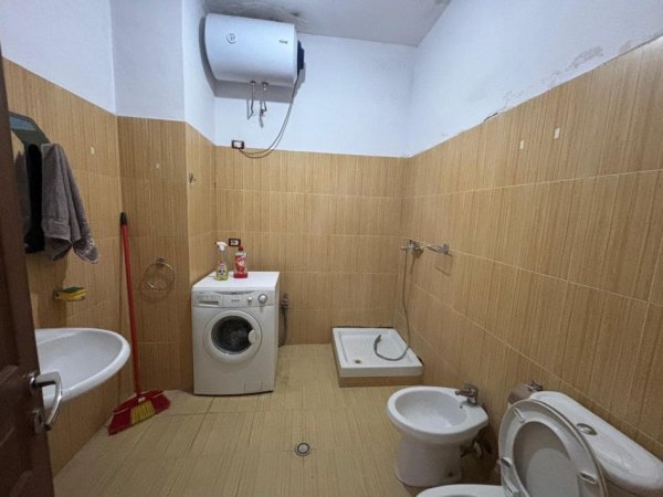 Tirane, jepet me qera apartament 2+1 Kati 1, 100 m² 500 € (Rruga Albanopoli)