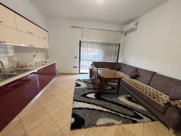 Tirane, jepet me qera apartament 2+1 Kati 1, 100 m² 500 € (Rruga Albanopoli)