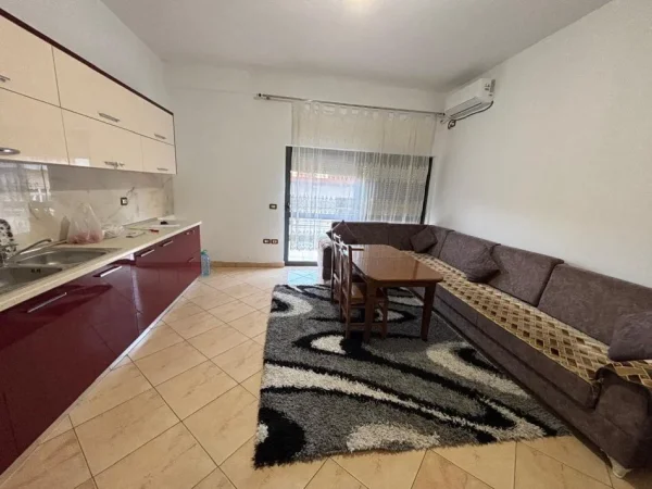 Tirane, jepet me qera apartament 2+1 Kati 1, 100 m² 500 € (Rruga Albanopoli)