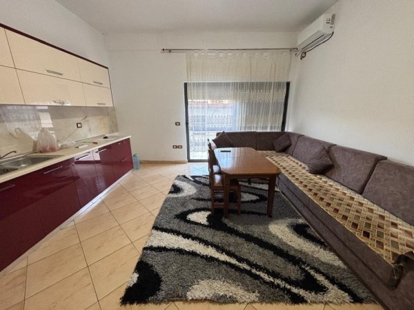 Tirane, jepet me qera apartament 2+1 Kati 1, 100 m² 500 € (Rruga Albanopoli)