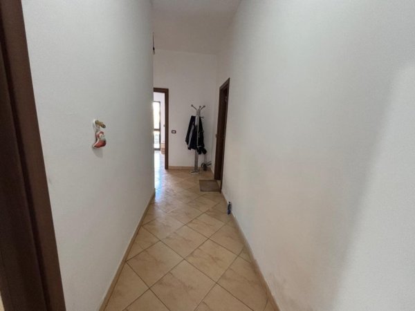 Tirane, jepet me qera apartament 2+1 Kati 1, 100 m² 500 € (Rruga Albanopoli)