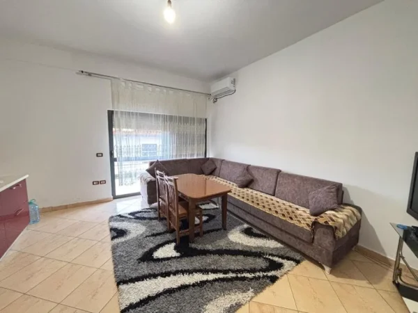 Tirane, jepet me qera apartament 2+1 Kati 1, 100 m² 500 € (Rruga Albanopoli)
