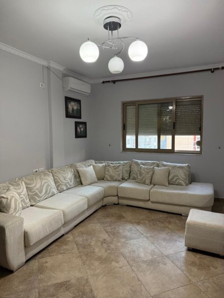 Tirane, jepet me qera apartament 1+1+Ballkon Kati 6, 65 m² 400 € (YZBERISHT)