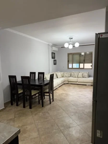 Tirane, jepet me qera apartament 1+1+Ballkon Kati 6, 65 m² 400 € (YZBERISHT)