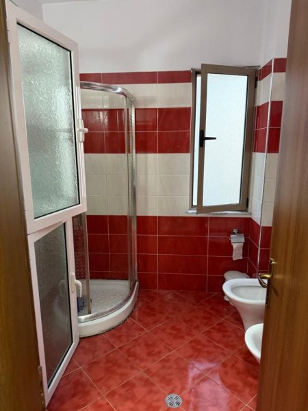 Tirane, jepet me qera apartament 1+1+Ballkon Kati 6, 65 m² 400 € (YZBERISHT)