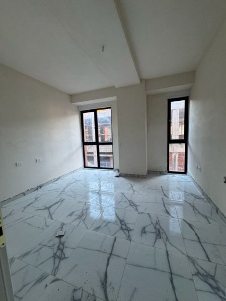 Tirane, shitet apartament 3+1+Aneks+Ballkon Kati 2, 181 m² 207.800 € 