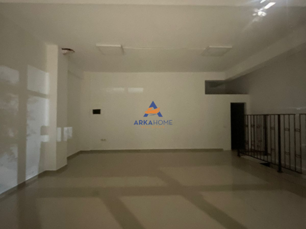 Tirane, jepet me qera ambjent biznesi Kati 0, 220 m² 2.289 € 