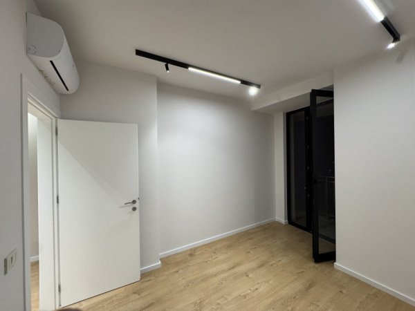 Tirane, jepet me qera zyre Kati 12, 94 m² 1.000 € (Rruga Mine Peza)