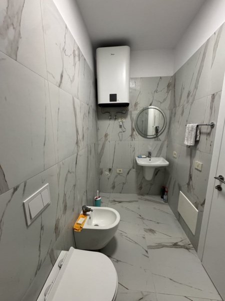 Tirane, jepet me qera zyre Kati 12, 94 m² 1.000 € (Rruga Mine Peza)