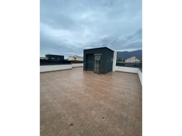 Tirane, shitet Vile 3+1+Ballkon Kati 2, 225 m² 470.000 € (Farkë)