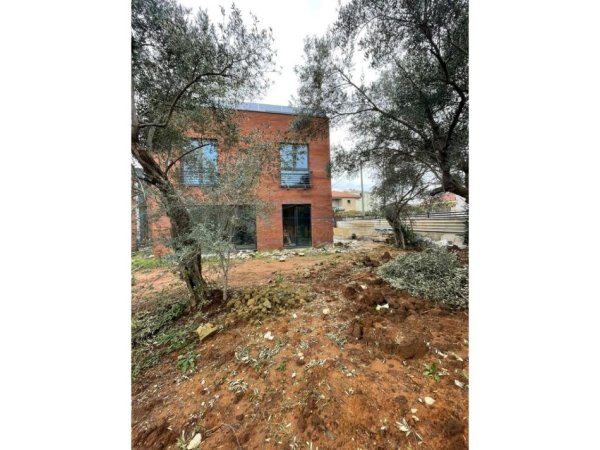 Tirane, shitet Vile 3+1+Ballkon Kati 2, 225 m² 470.000 € (Farkë)