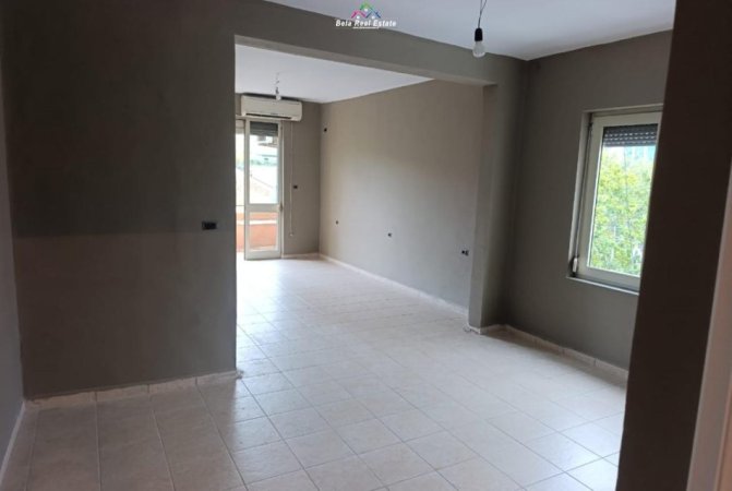 Tirane, jepet me qera zyre Kati 3, 92 m² 800 € (Rruga e Kavajes)