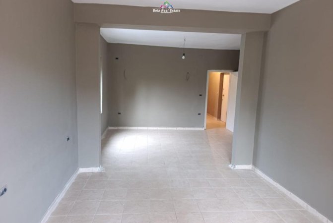 Tirane, jepet me qera zyre Kati 3, 92 m² 800 € (Rruga e Kavajes)
