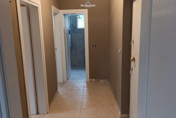Tirane, jepet me qera zyre Kati 3, 92 m² 800 € (Rruga e Kavajes)