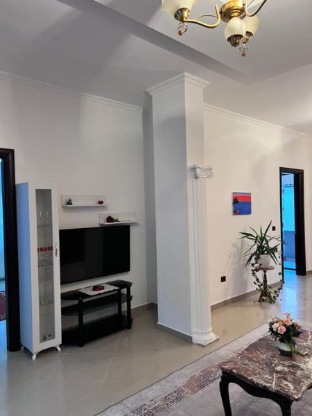 Tirane, jepet me qera apartament 2+1 Kati 2, 110 m² 520 € (Rruga Gjin Gjergji)