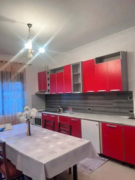 Tirane, jepet me qera apartament 2+1 Kati 2, 110 m² 520 € (Rruga Gjin Gjergji)