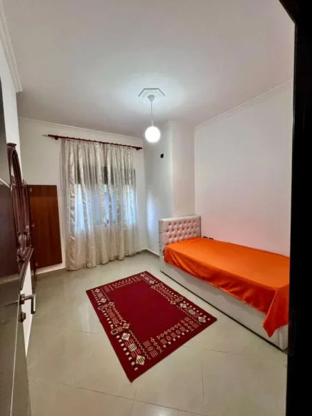 Tirane, jepet me qera apartament 2+1 Kati 2, 110 m² 520 € (Rruga Gjin Gjergji)