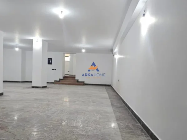 Tirane, jepet me qera ambjent biznesi Kati -1, 200 m² 3.121 € 