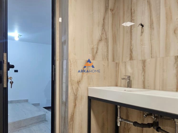 Tirane, jepet me qera ambjent biznesi Kati -1, 200 m² 3.121 € 