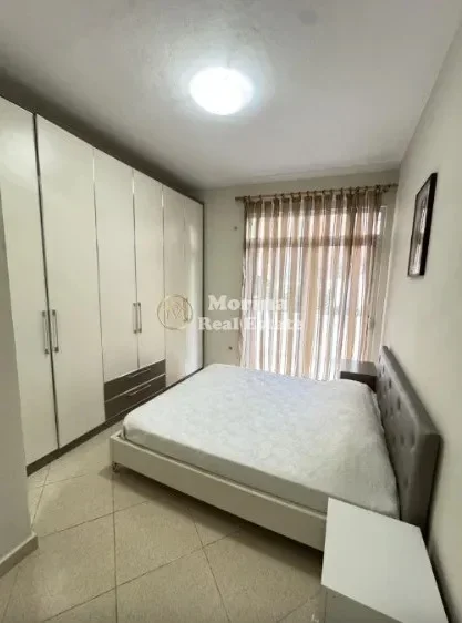 Tirane, jepet me qera apartament 1+1 Kati 3, 74 m² 400 € (Fresku)