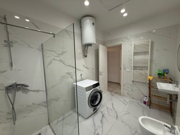 Tirane, jepet me qera apartament 2+1+2 +post parkimi  Kati 4, 100 m² 1.500 €