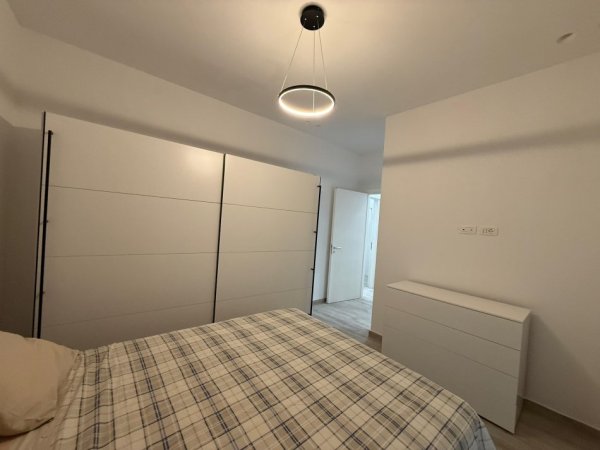 Tirane, jepet me qera apartament 2+1+2 +post parkimi  Kati 4, 100 m² 1.500 €