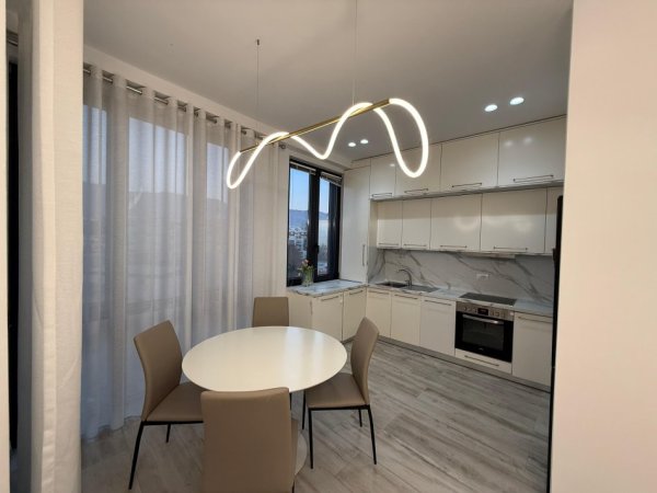 Tirane, jepet me qera apartament 2+1+2 +post parkimi  Kati 4, 100 m² 1.500 €