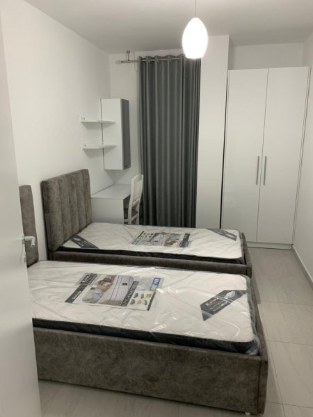 Tirane, jepet me qera apartament 2+1+Ballkon Kati 7, 100 m² 700 € (Rruga Mergimi)
