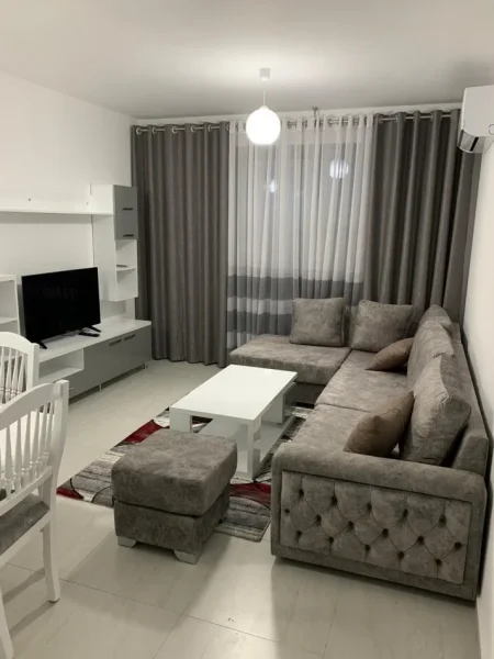 Tirane, jepet me qera apartament 2+1+Ballkon Kati 7, 100 m² 700 € (Rruga Mergimi)